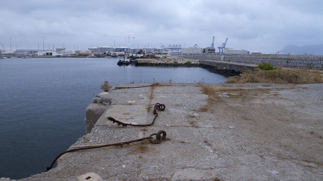 Estado actual del muelle de Armamento del Puerto de Algeciras.