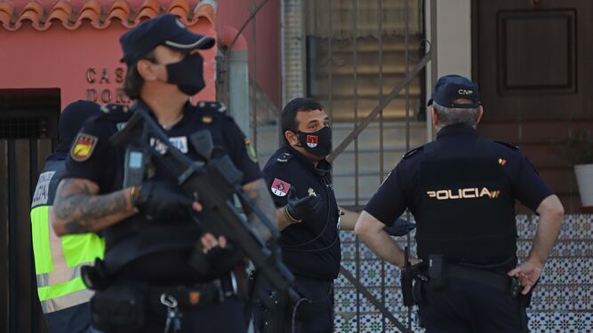 Un operativo de la Policía Nacional en Algeciras.