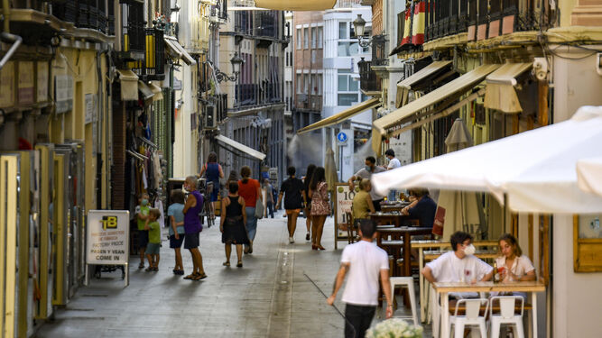 El arranque del verano saca del paro en Granada a 2.012 personas