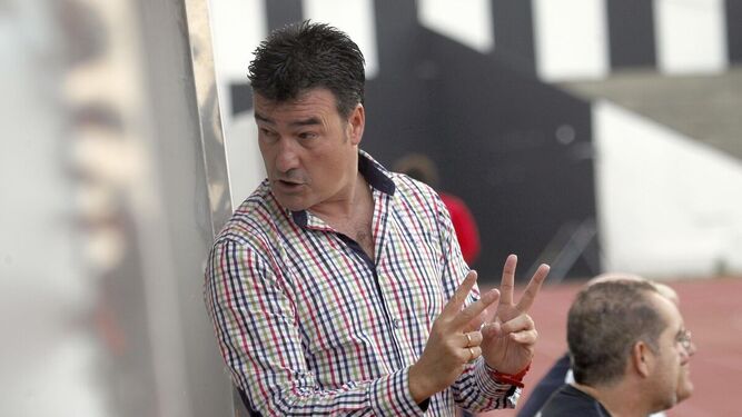 Rafa Escobar, entrenador del Europa de Gibraltar