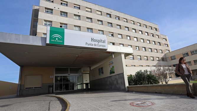 Fachada del Hospital Punta de Europa, en Algeciras