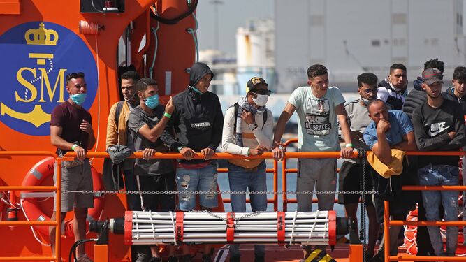 Los migrantes rescatados en El Estrecho.