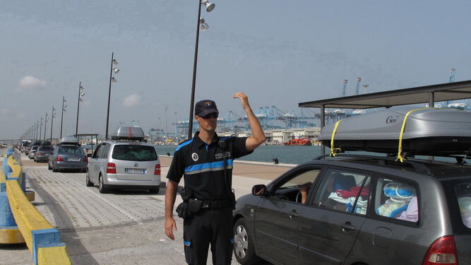 Un agente de la Policía Portuaria de Algeciras
