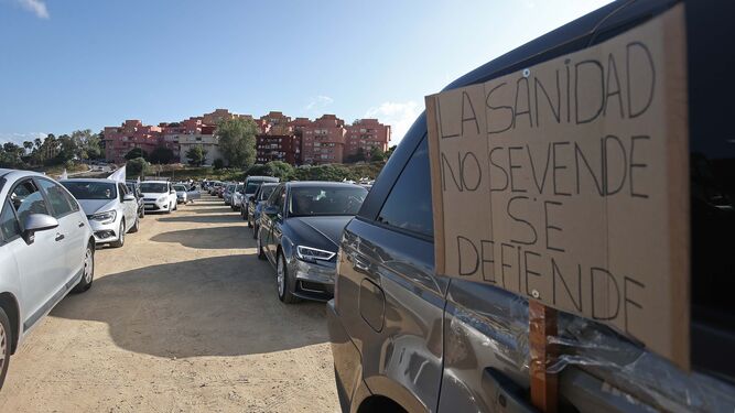 Caravana de veh&iacute;culos por la sanidad p&uacute;blica en Algeciras