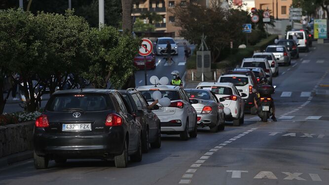 Caravana de veh&iacute;culos por la sanidad p&uacute;blica en Algeciras
