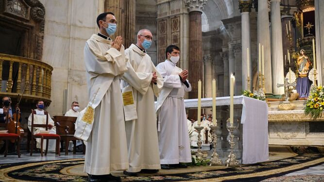 Los tres presbíteros ordenados este sábado en Cádiz.