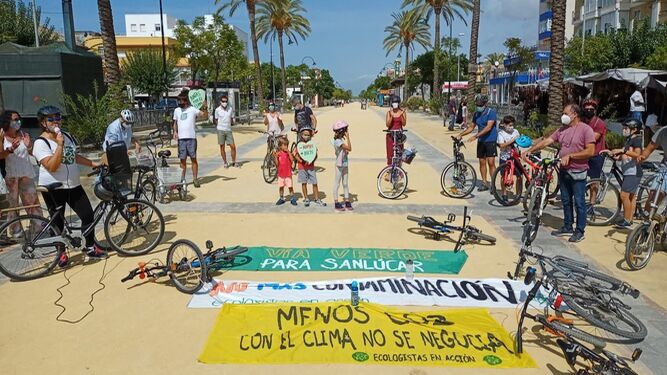 Ecologistas en Acción celebró este domingo su marcha anual en bici con motivo de la Semana de la Movilidad.