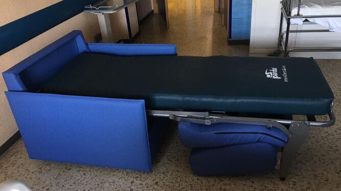 Uno de los sillones-cama cedidos a los hospitales de la comarca