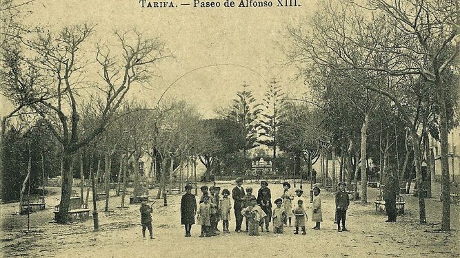 La Alameda de Tarifa en 1920, llamada entonces Paseo de Alfonso XIII.