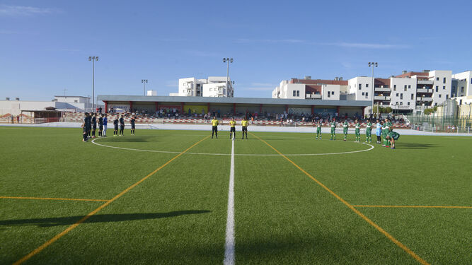 El estadio Manolo Mesa de San Roque, en el último amistoso jugado por los rojillos.