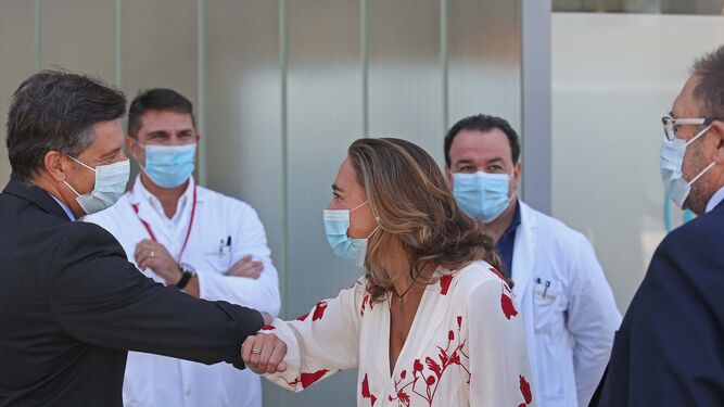 La nueva gerente se presenta en el hospital de La Línea.