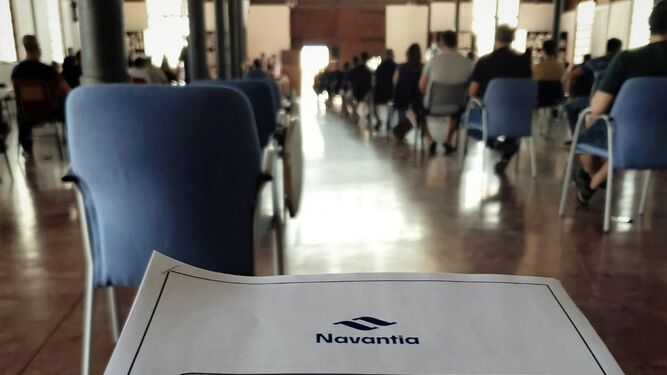 Más de 400 aspirantes a las pruebas teóricas de acceso a Navantia Puerto Real.