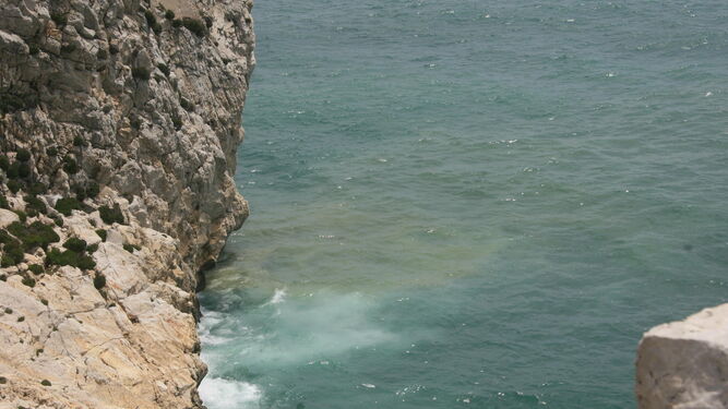 Aguas residuales visibles en Europa Point.