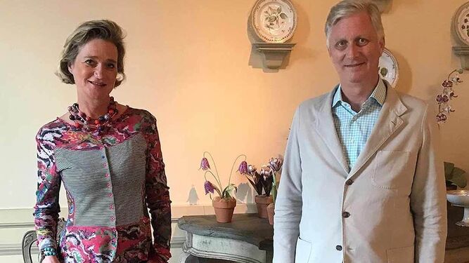 Felipe de Bélgica y su hermana Delphine, en la foto oficial que ha distribuido la casa real belga.