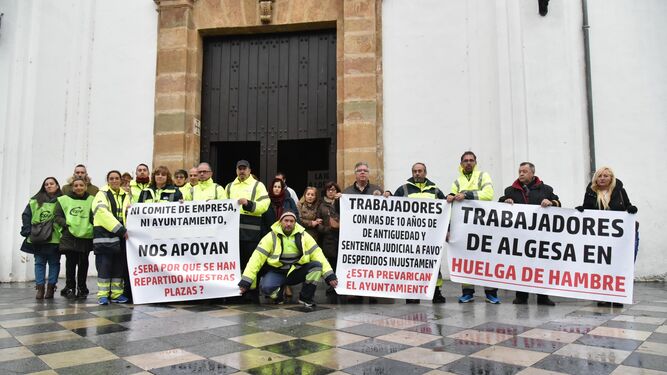 Protesta de trabajadores de Algesa en huelga de hambre en la iglesia de La Palma, en diciembre de 2017.