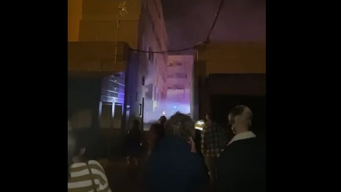 Incendio en un cuarto de contadores de Huerta del Rey en Tarifa