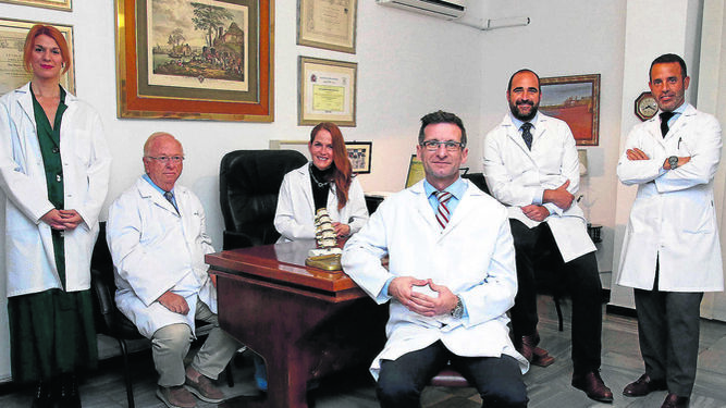 De izquierda a derecha: Dra. Ordóñez, Dr. Juliá, Dra. Oliver, Dr. Chocrón, Dr. Narros y Dr. Almarcha.