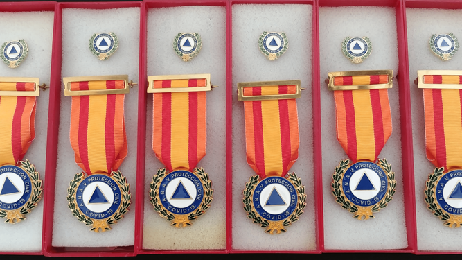 Las medallas otorgadas a los voluntarios barreños.