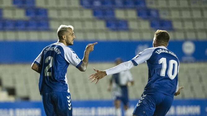 El sanroqueño Stoichkov celebra su primer gol con el Sabadell.