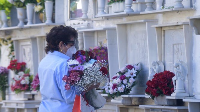 Fotos de los cementerios de Algeciras en el d&iacute;a de los difuntos