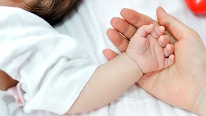 ballet huella dactilar con las manos en la masa La relación de la madre y el bebé durante el coronavirus