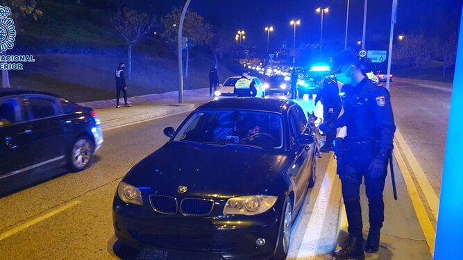 Un control policial en Algeciras.