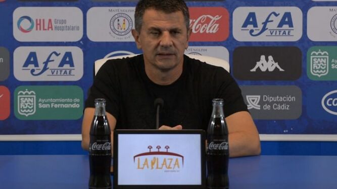 Jovan Stankovic, entrenador del San Fernando, durante una rueda de prensa