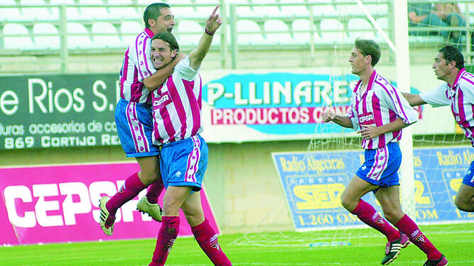 Bayarri celebra el gol de la victoria ante el Écija en 2002.