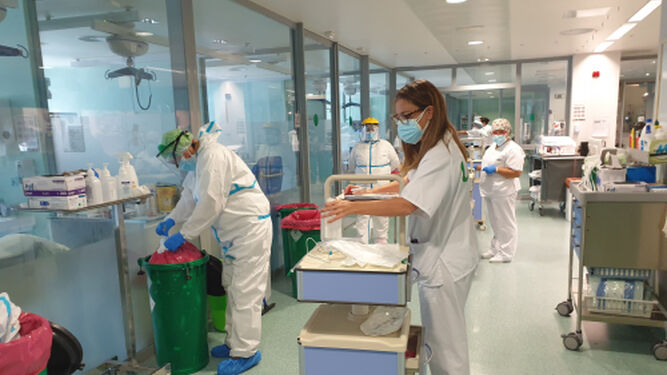 Las presión hospitalaria por coronavirus en Granada empieza a subir en la tercera ola.