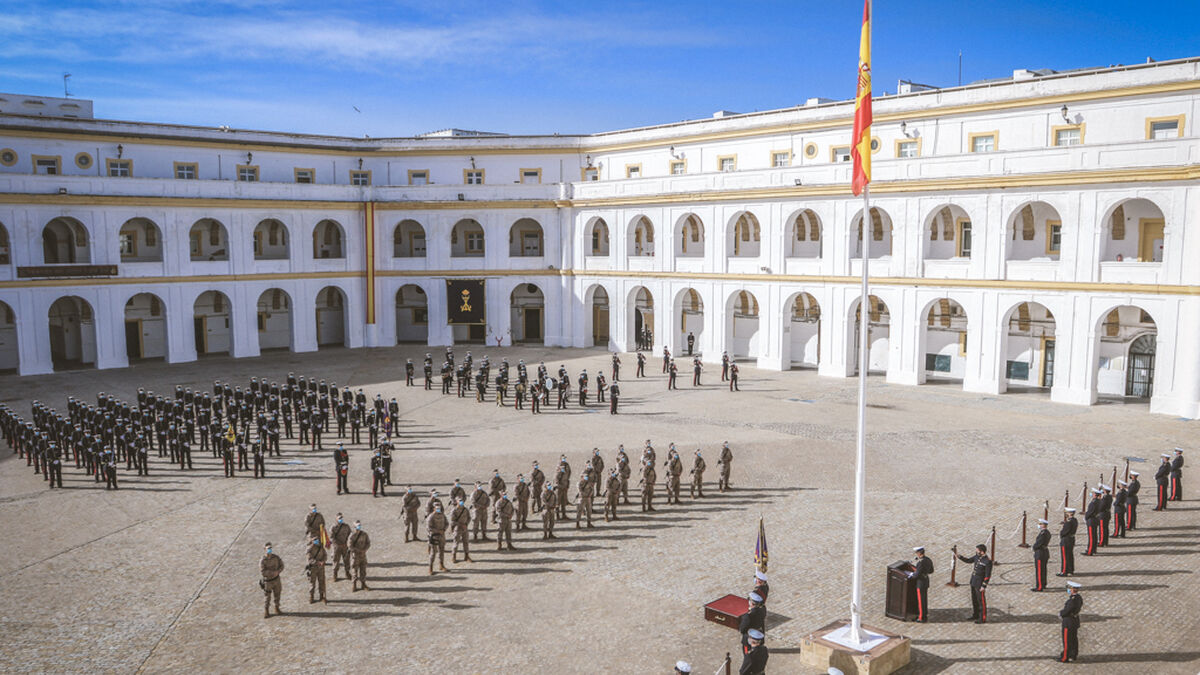 Patio de Armas del Cuartel de San Carlos-Batallones de Marina con la fuerza que vuelve de Mali.