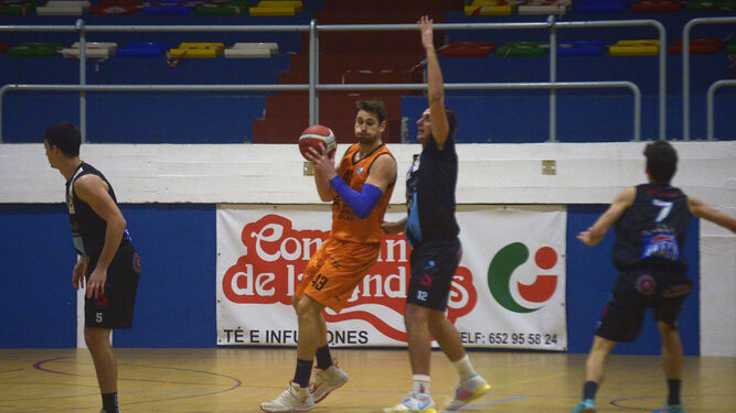 Fotos del partido entre Uni&oacute;n linense de baloncesto-Melilla