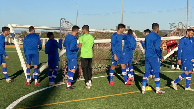 Jugadores del Algeciras, en el entrenamiento del pasado domingo.