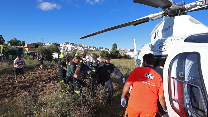 Un senderista es evacuado al hospital tras caer a una poza en el R&iacute;o de La Miel