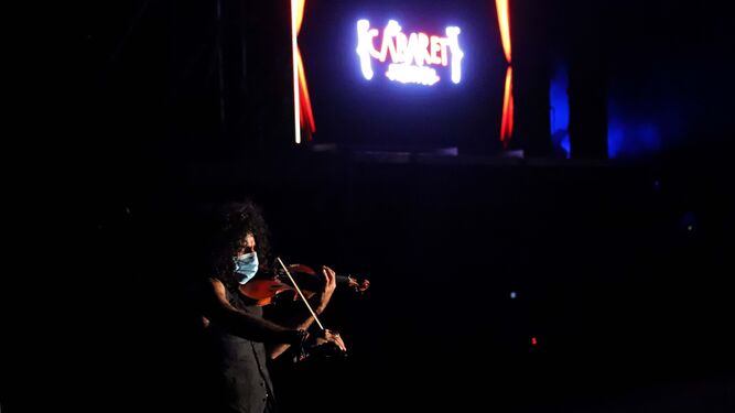 EL violinista Ara Malikian , durante su actuaci&oacute;n en la plaza de toros Las Palomas, dentro del ciclo de conciertos Cabaret Festival