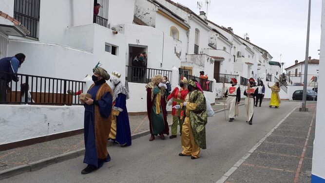 Los Reyes Magos recorren las calles de Jimena