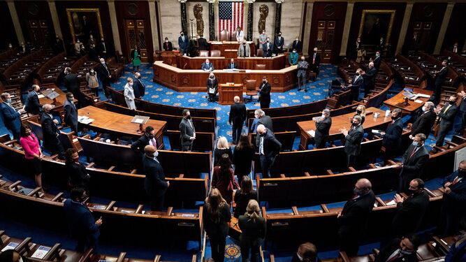 El Congreso de EEUU reanuda la sesión tras los incidentes.