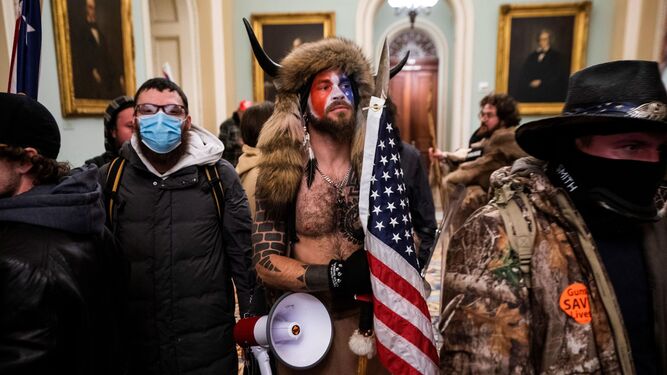 Varios manifestantes pro Trump, en el Capitolio de EEUU