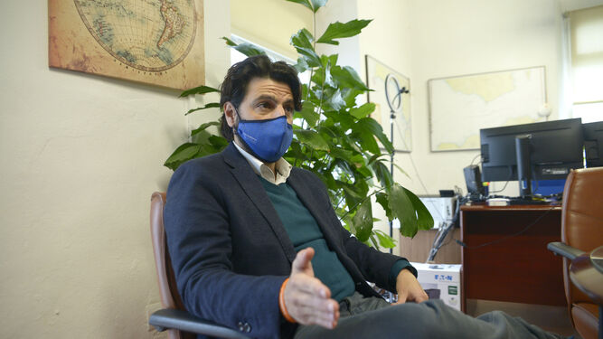 Sergio Pelayo, durante la entrevista, en su despacho del edificio Escuela.