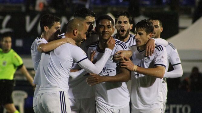 El Marbella festeja un gol en su duelo de Copa con el Valladolid.