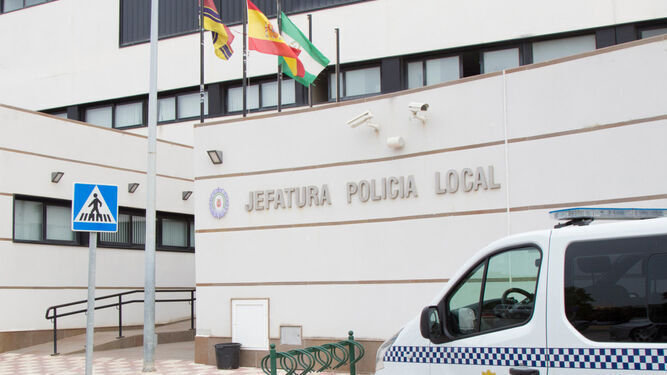 La Policía Nacional y Local de Sanlúcar han denunciado a más de 60 personas este fin de semana.