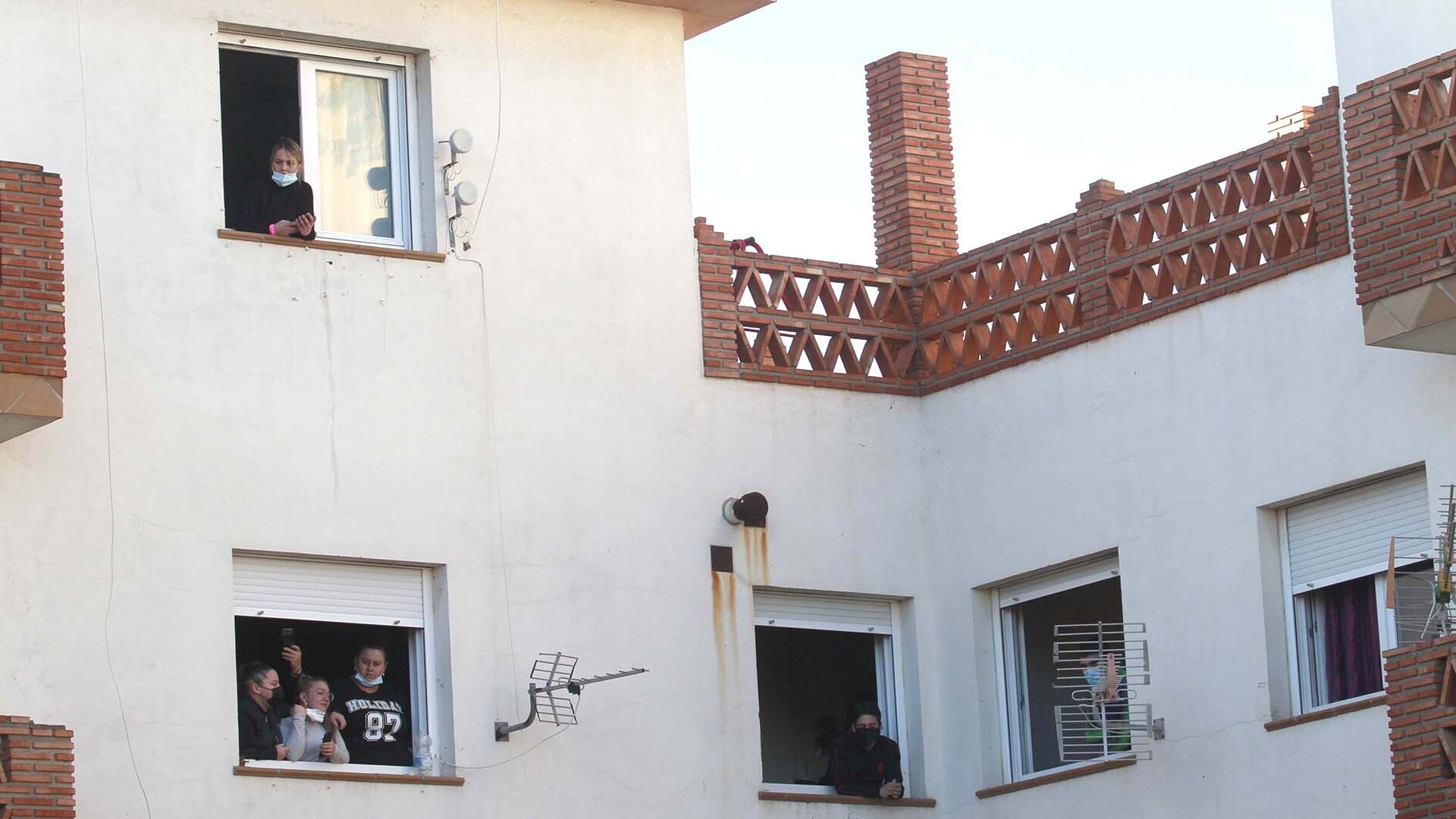 El desalojo de 22 familias de tres edificios 'okupados' en La L&iacute;nea, aplazado al 4 de marzo