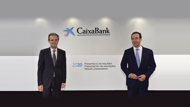 Jordi Gual y Gonzalo Gortázar, en la presentación de los resultados de 2020