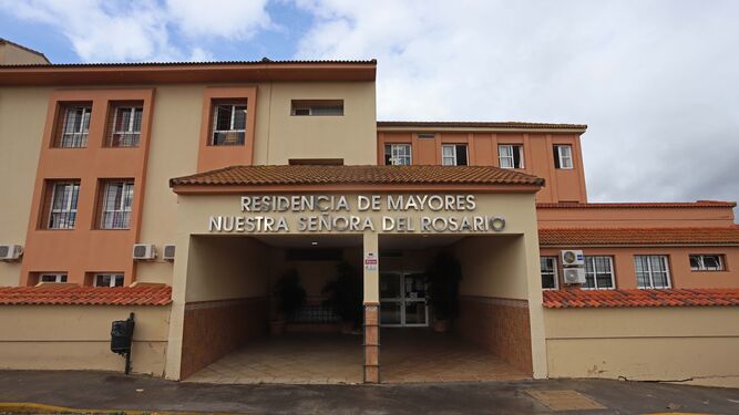 La entrada a la Residencia de Mayores Nuestra Señora del Rosario en Los Barrios.
