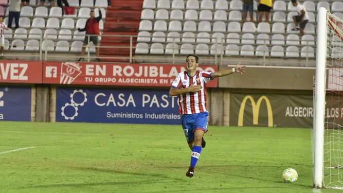 Tote, tras su último gol con el Algeciras, ante el Yeclano.