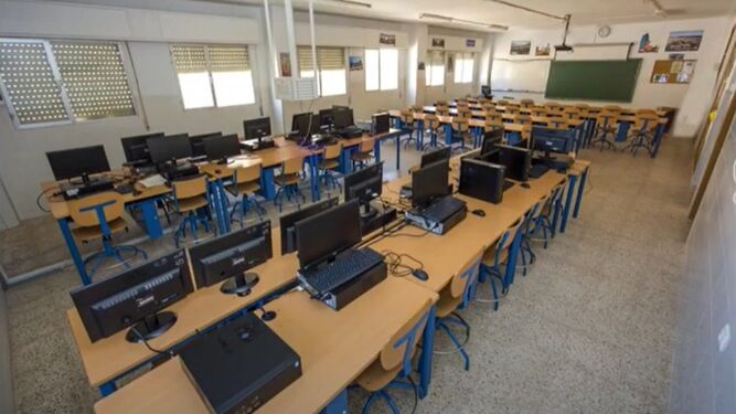 Una de las aulas de informática del IES Almadraba.