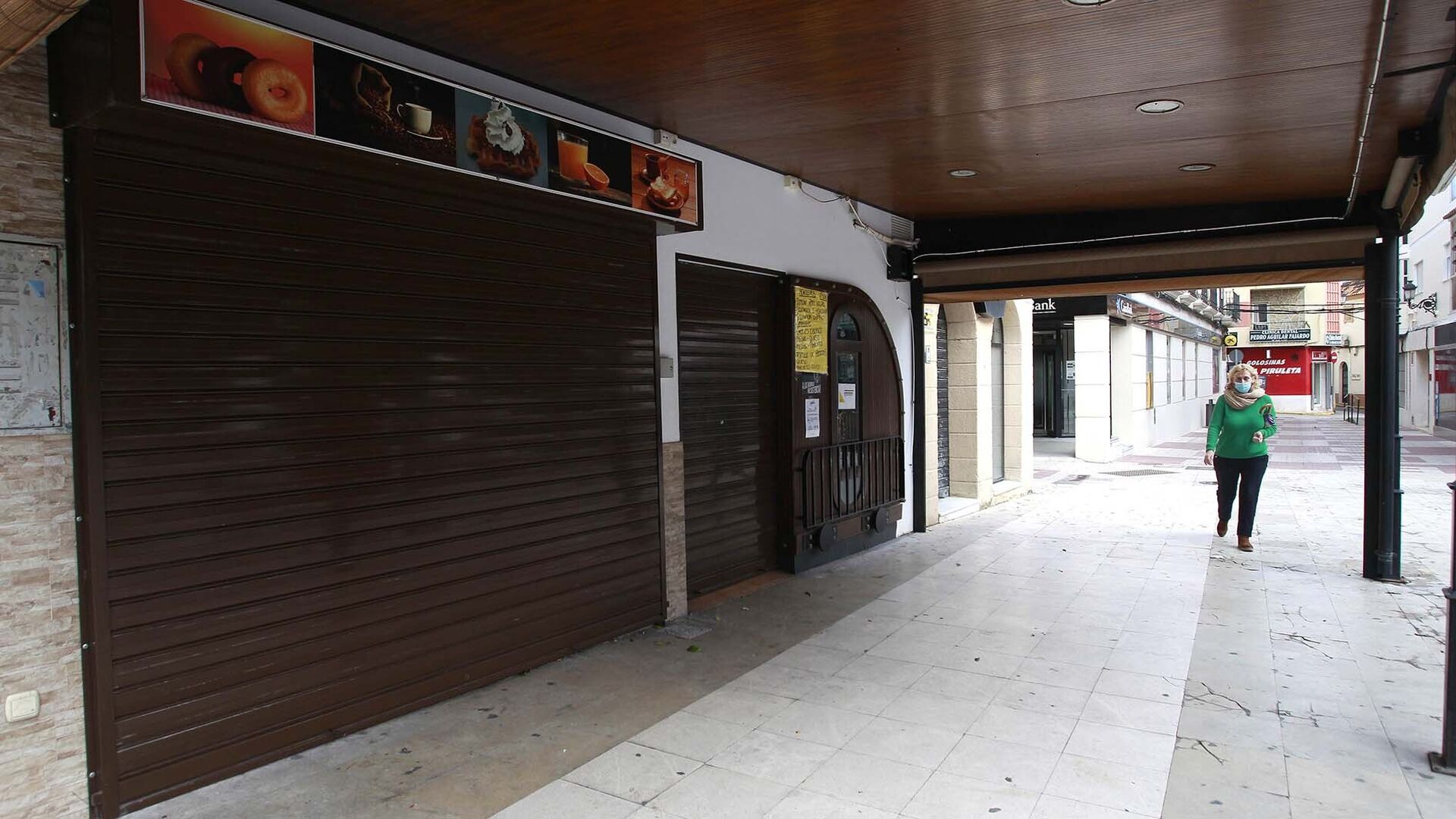 Las fotos de los cierre de bares, restaurantes y comercios no esenciales en Los Barrios