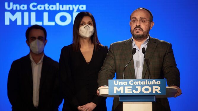 El candidato del PP, Alejandro  Fernández, durante su comparecencia para valorar los resultados.