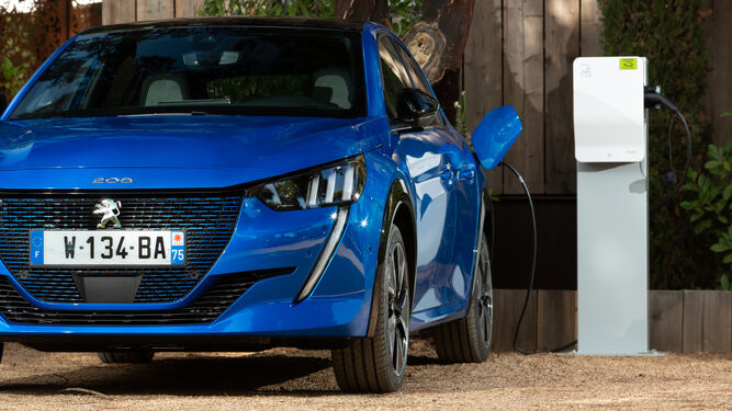 Así son los servicios para vehículos electrificados de las apps de Peugeot