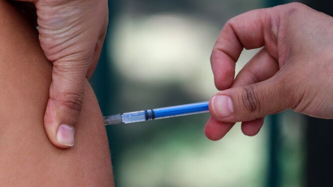 Un estudio revela que una sola dosis de la vacuna Pfizer tiene eficacia del 93%