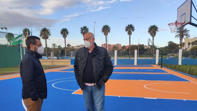 Juan Franco y Javier Vidal, en las nuevas pistas de baloncesto 3x3